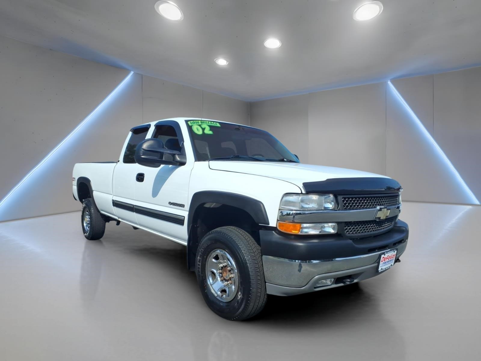 White 2002 Chevrolet Silverado 2500HD Pickup Truck Four-Wheel Drive Automatic