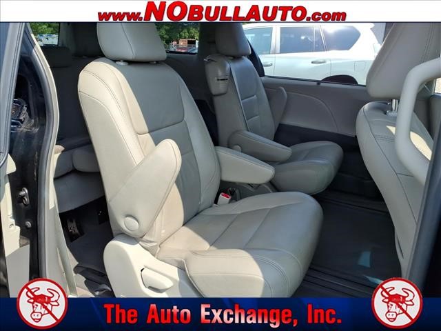 2016 Toyota Sienna XLE 7-Passenger Auto Access Seat:RS25198