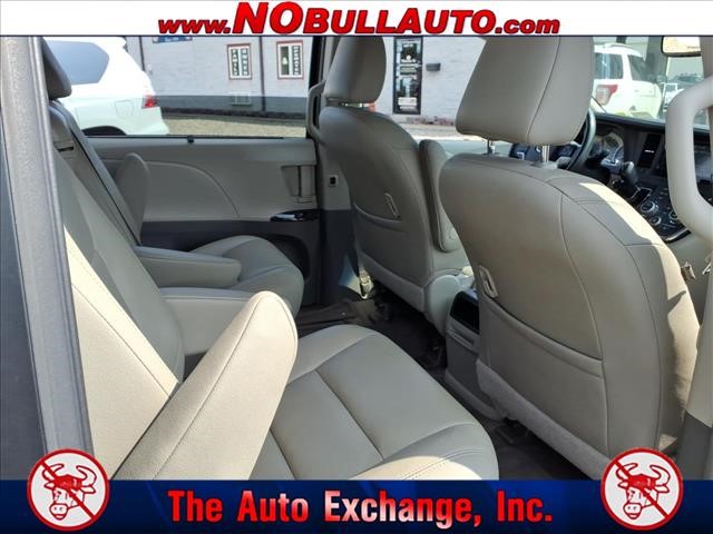2016 Toyota Sienna XLE 7-Passenger Auto Access Seat:RS25198