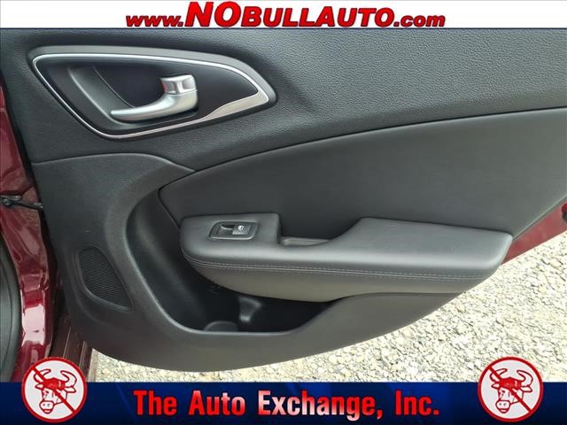 2015 Chrysler 200 C:RS25138