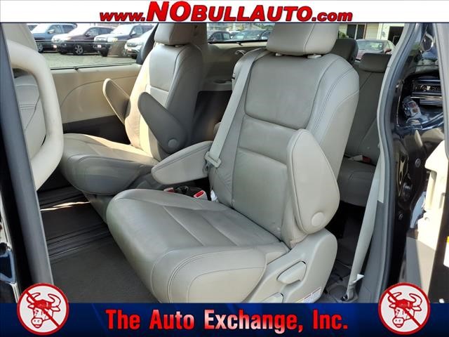 2016 Toyota Sienna XLE 7-Passenger Auto Access Seat:RS25198