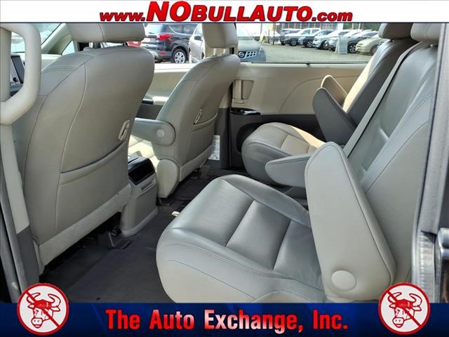 2016 Toyota Sienna XLE 7-Passenger Auto Access Seat:RS25198