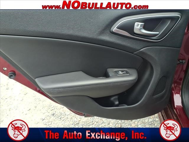 2015 Chrysler 200 C:RS25138