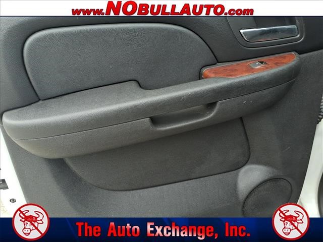 2011 Chevrolet Suburban LS:RS25184