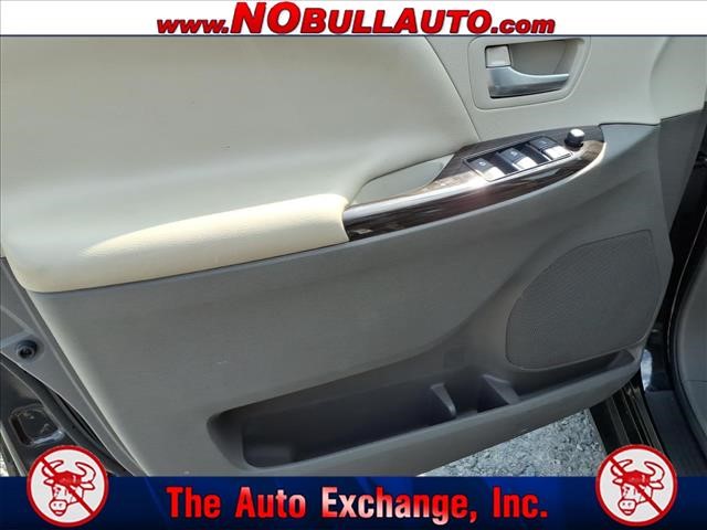 2016 Toyota Sienna XLE 7-Passenger Auto Access Seat:RS25198