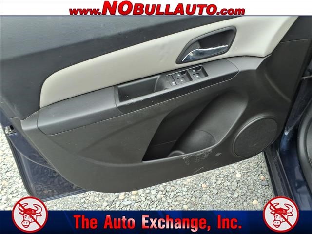 2011 Chevrolet Cruze LS:198285