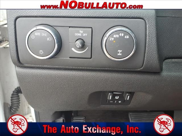 2011 Chevrolet Suburban LS:RS25184
