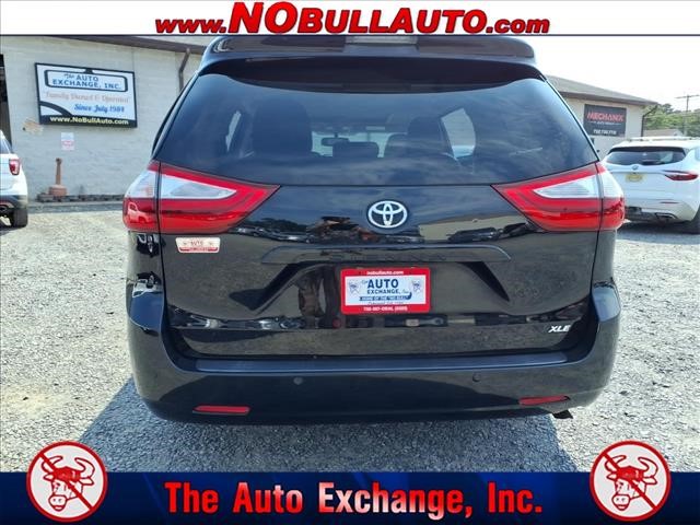 2016 Toyota Sienna XLE 7-Passenger Auto Access Seat:RS25198