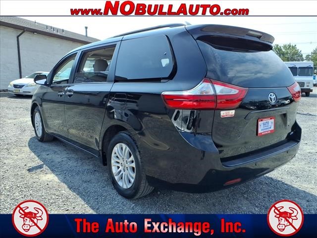 2016 Toyota Sienna XLE 7-Passenger Auto Access Seat:RS25198