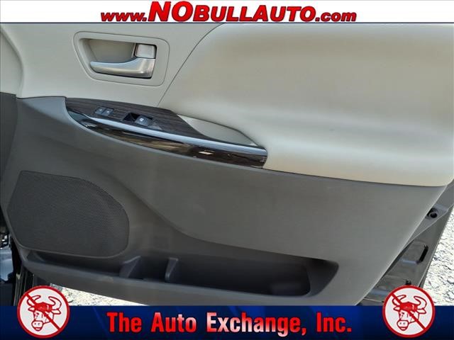 2016 Toyota Sienna XLE 7-Passenger Auto Access Seat:RS25198