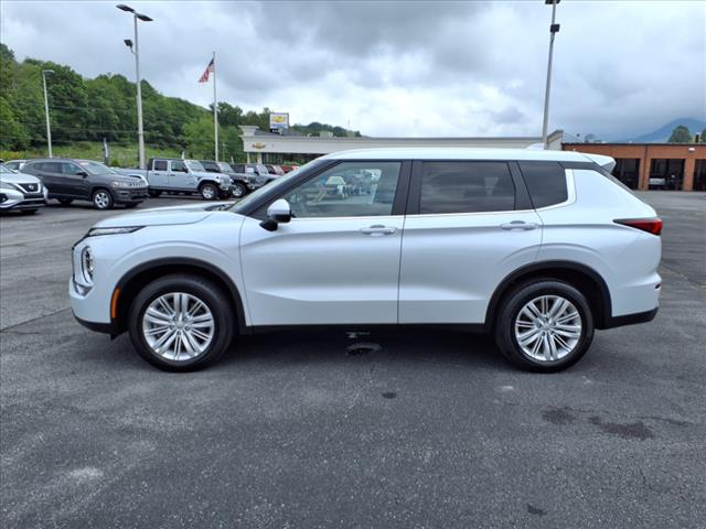 2024 Mitsubishi Outlander ES