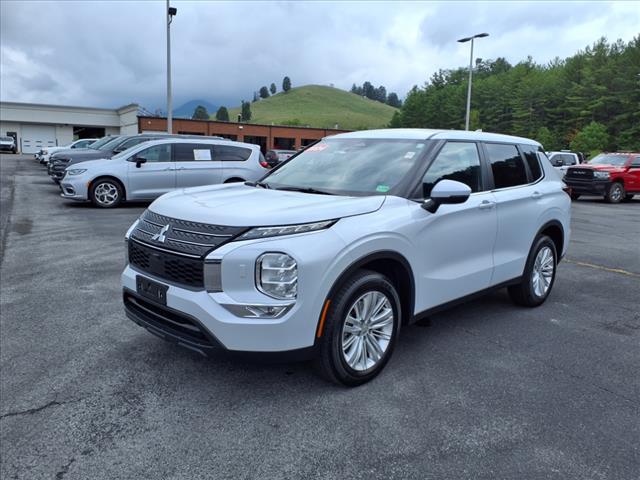 2024 Mitsubishi Outlander ES