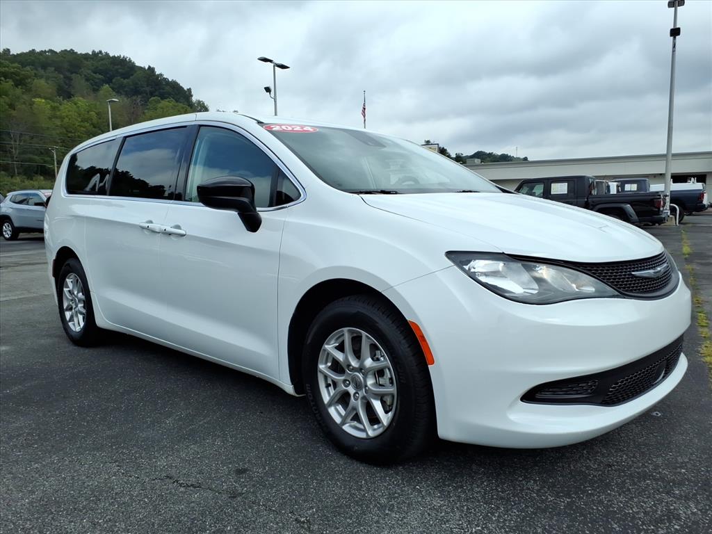 2024 Chrysler Voyager LX FWD