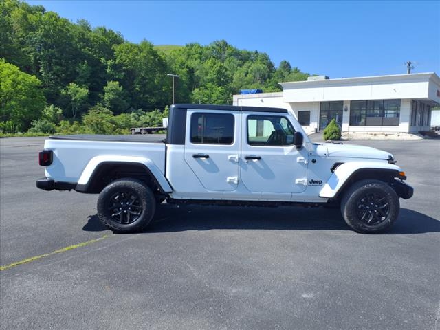 2022 Jeep Gladiator Sport