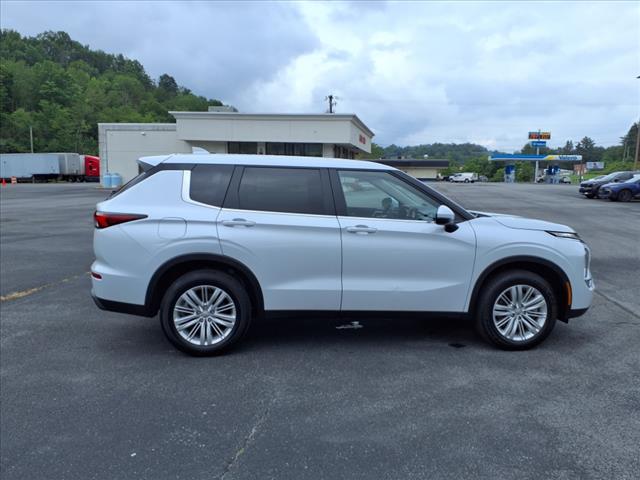 2024 Mitsubishi Outlander ES