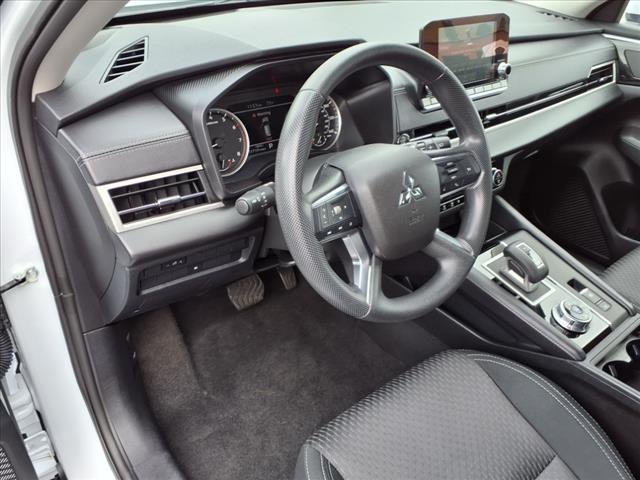 2024 Mitsubishi Outlander ES
