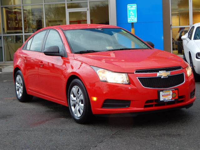 Preowned 2014 Chevrolet Cruze LS for sale by Jerry's Chevrolet, INC. in Leesburg, VA
