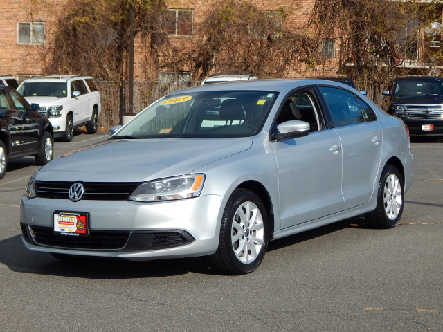 Preowned 2013 VOLKSWAGEN Jetta 2.5L SE Convenience for sale by Jerry's Leesburg Chevrolet in Leesburg, VA