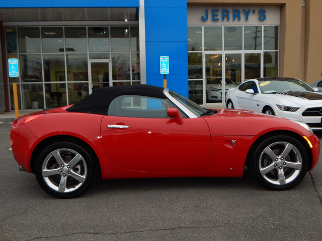 Preowned 2006 PONTIAC Solstice Base for sale by Jerry's Leesburg Chevrolet in Leesburg, VA