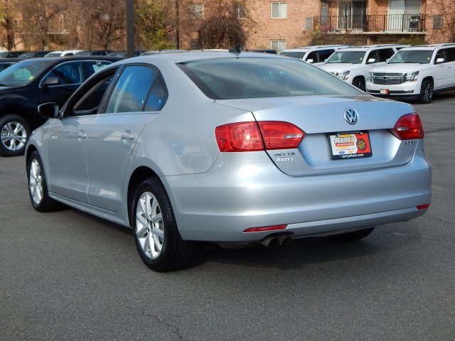 Preowned 2013 VOLKSWAGEN Jetta 2.5L SE Convenience for sale by Jerry's Leesburg Chevrolet in Leesburg, VA