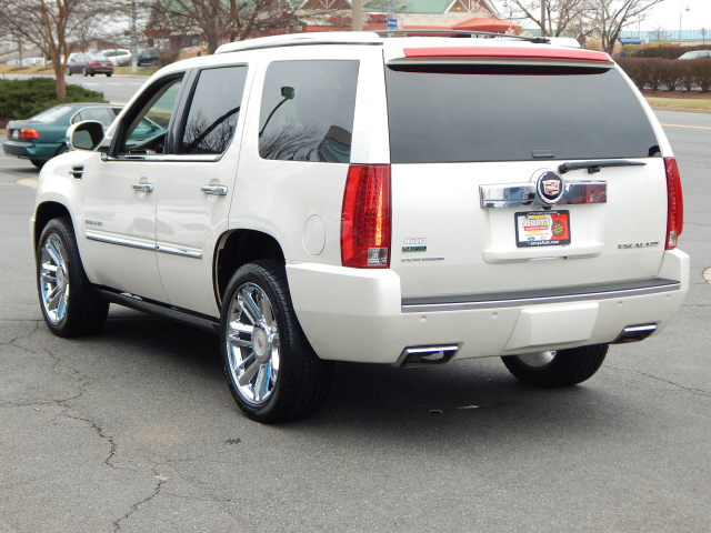 Preowned 2012 CADILLAC Escalade Platinum Edition  DVD Nav for sale by Jerry's Chevrolet, INC. in Leesburg, VA