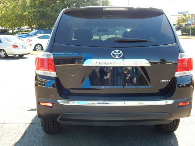 Preowned 2012 TOYOTA Highlander Base for sale by Jerry's Chevrolet, INC. in Leesburg, VA