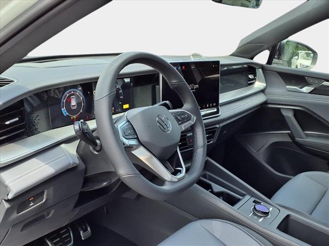 2025 Volkswagen Tiguan 2.0T SE R-Line Black