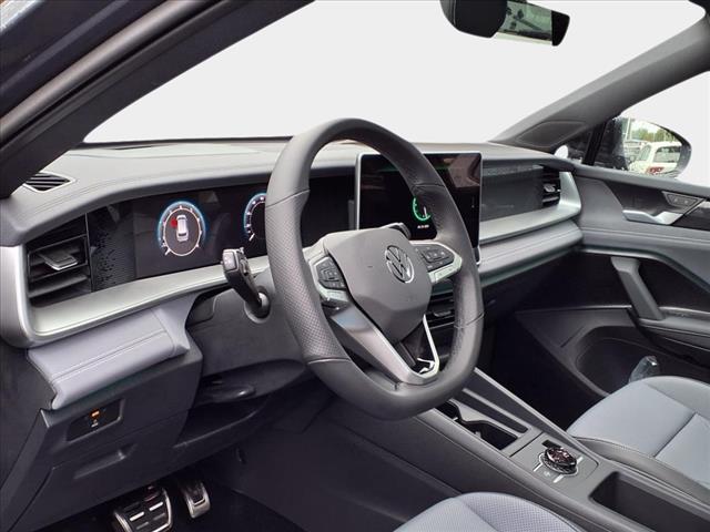 2025 Volkswagen Tiguan 2.0T SE R-Line Black