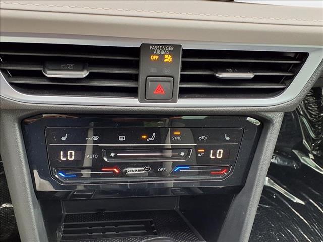 2025 Volkswagen Taos SE 4Motion