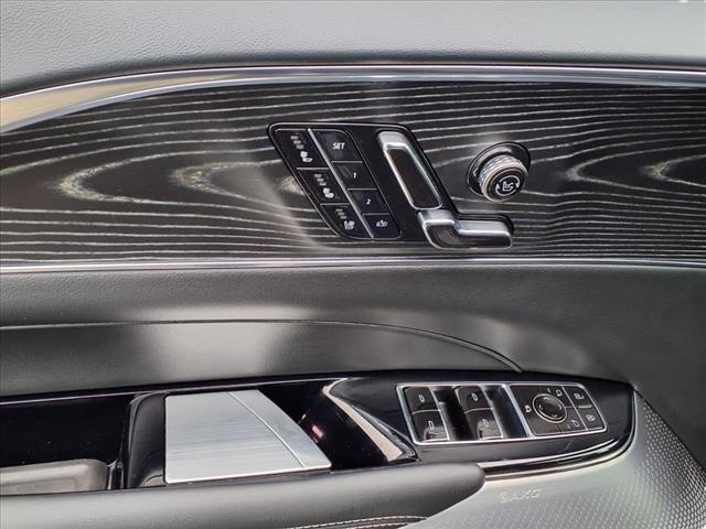 2024 Cadillac LYRIQ Luxury 2