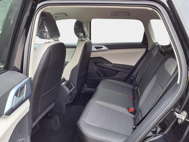 2025 Volkswagen Taos SE 4Motion