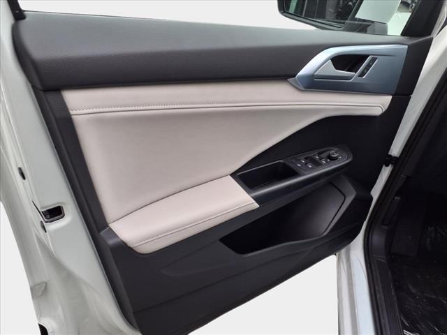 2025 Volkswagen Taos SE 4Motion
