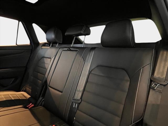 2025 Volkswagen Atlas Cross Sport 2.0T SEL R-Line