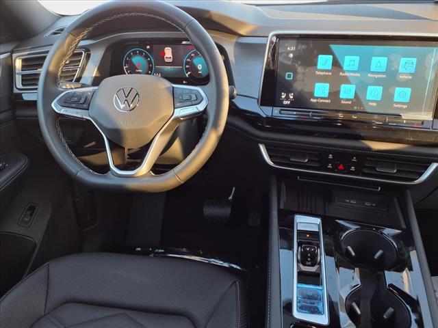 2025 Volkswagen Atlas Cross Sport 2.0T SE w/Technology