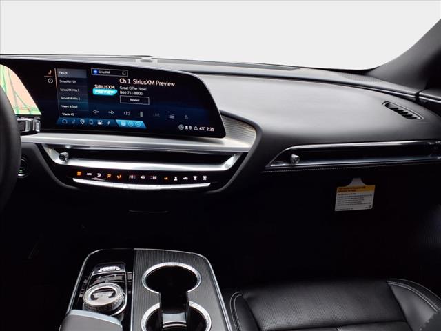 2024 Cadillac LYRIQ Luxury 2