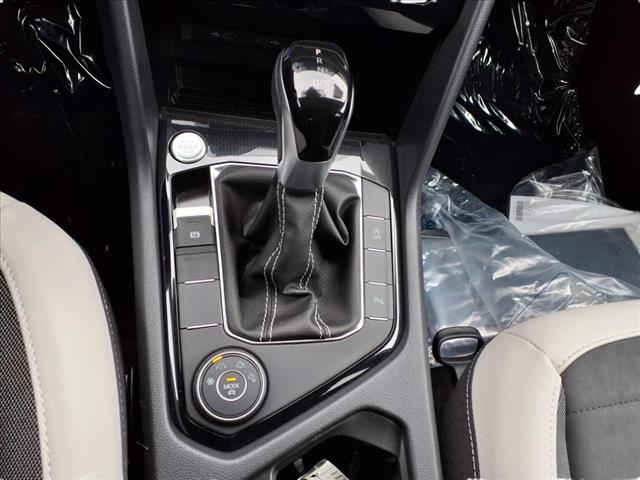 2025 Volkswagen Taos SE 4Motion