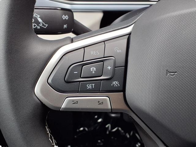 2025 Volkswagen Taos SE 4Motion