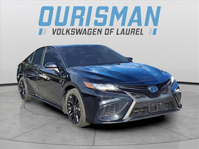 2022 Toyota Camry Hybrid SE