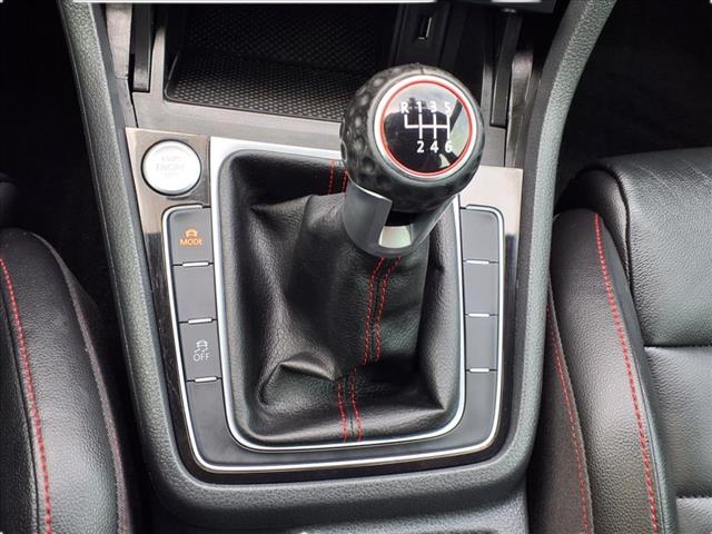 2019 Volkswagen Golf GTI SE
