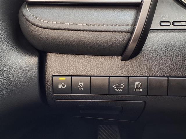 2022 Toyota Camry Hybrid SE