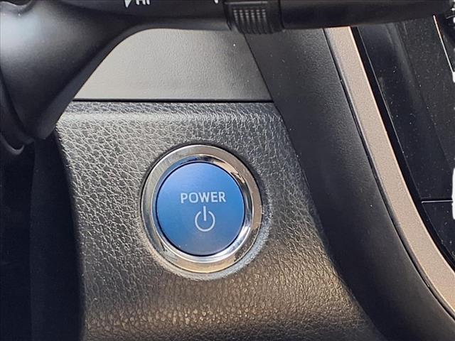 2022 Toyota Camry Hybrid SE