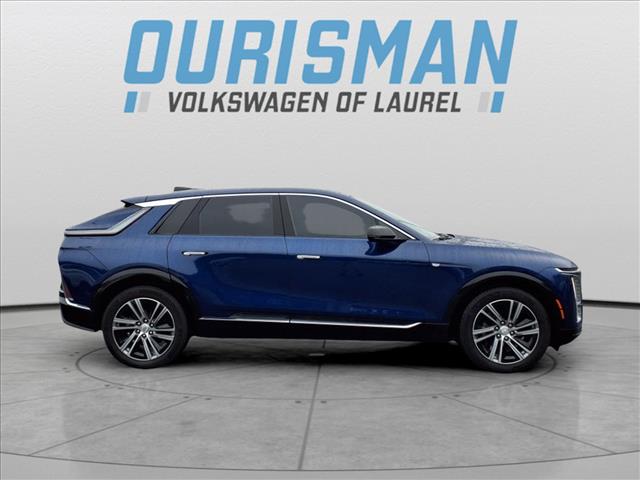 2024 Cadillac LYRIQ Luxury 2
