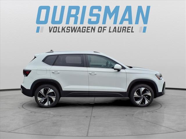 2025 Volkswagen Taos SE 4Motion