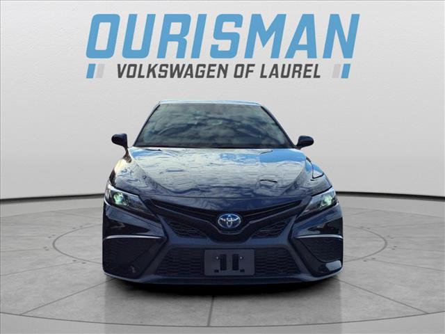 2022 Toyota Camry Hybrid SE