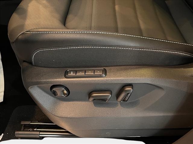 2025 Volkswagen Atlas Cross Sport 2.0T SEL R-Line