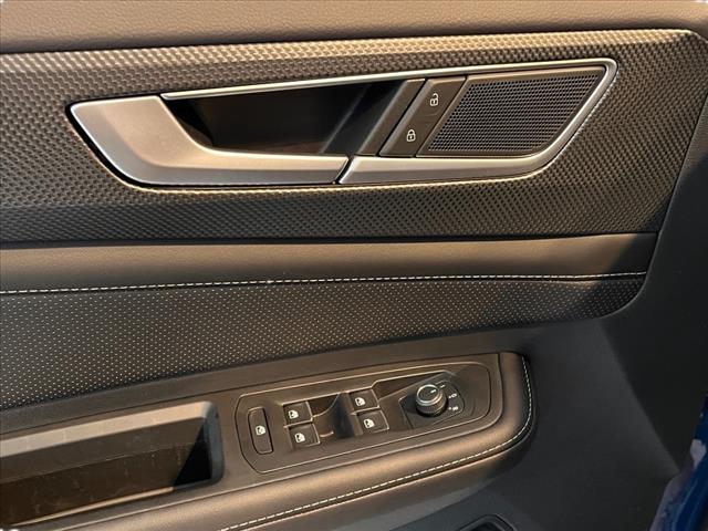 2025 Volkswagen Atlas Cross Sport 2.0T SEL R-Line