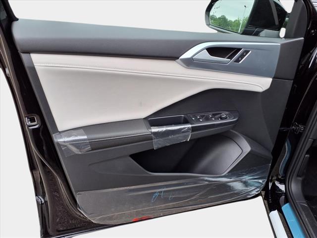 2025 Volkswagen Taos SE 4Motion