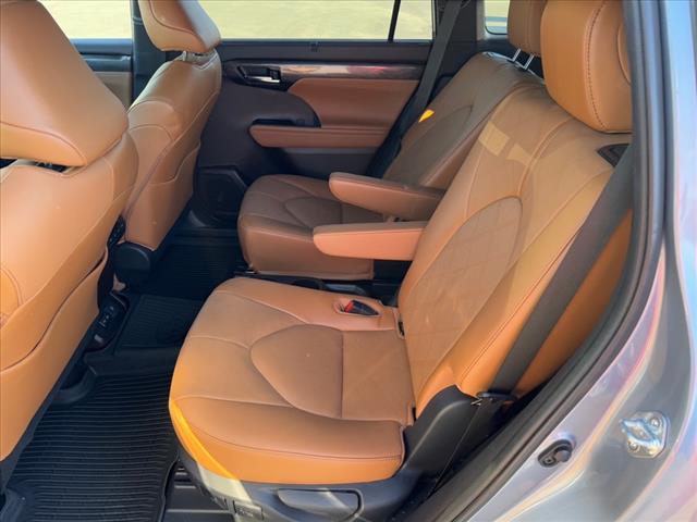 2022 Toyota Highlander Platinum