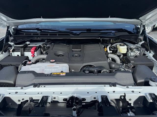 2025 Toyota Tundra PLATINUM CREWMAX 5.5 BED