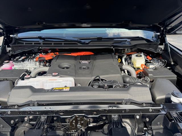 2025 Toyota Tundra PLATINUM HYBRID CREWMAX 5